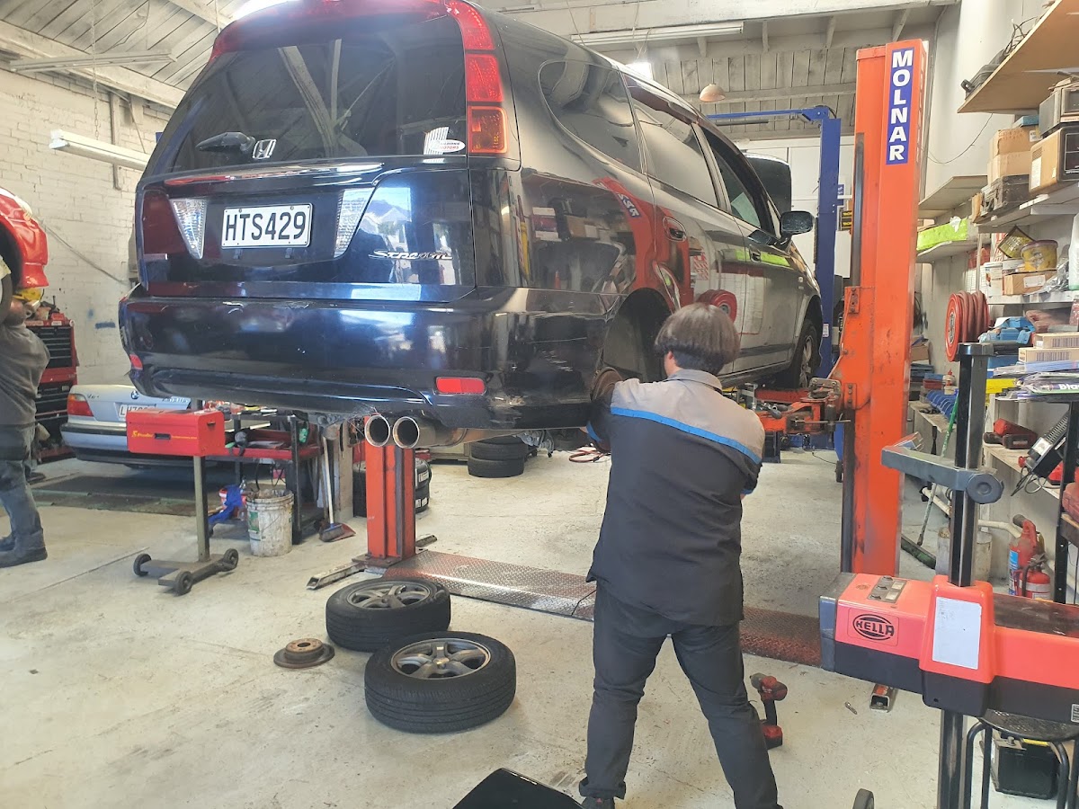 Kilbirnie Motors workshop photo 7