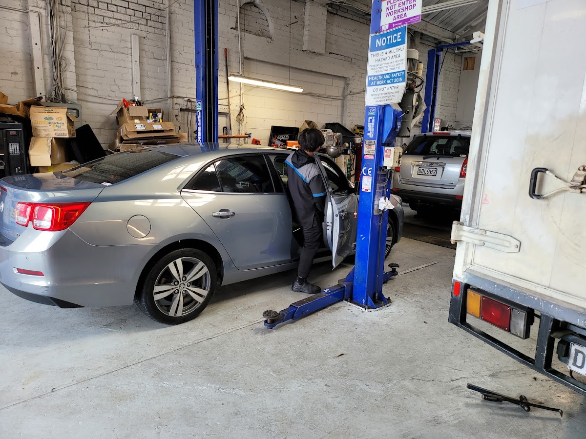 Kilbirnie Motors workshop photo 6